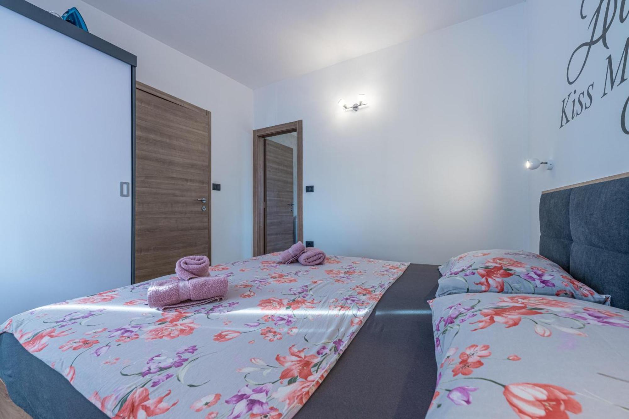 Georgine Mit Pool Prázdninový dům *