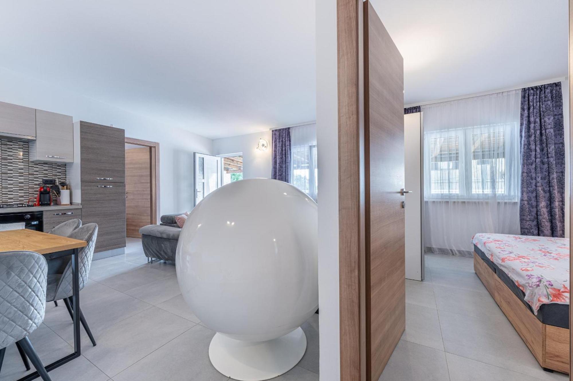 Georgine Mit Pool Prázdninový dům Pula